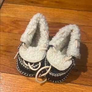 Cozy Baby Moccasins with White Fleece Lining